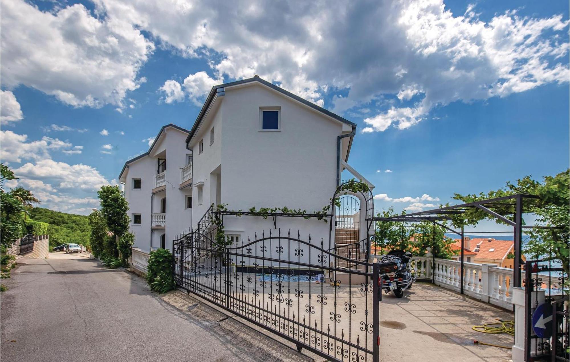 Stunning Apartment In Crikvenica With Kitchen Экстерьер фото